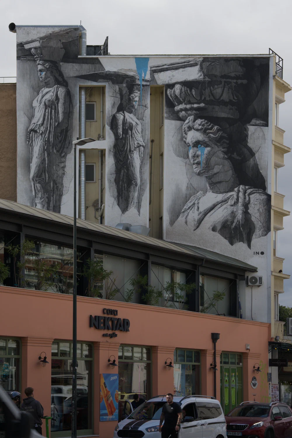 Crying caryatids