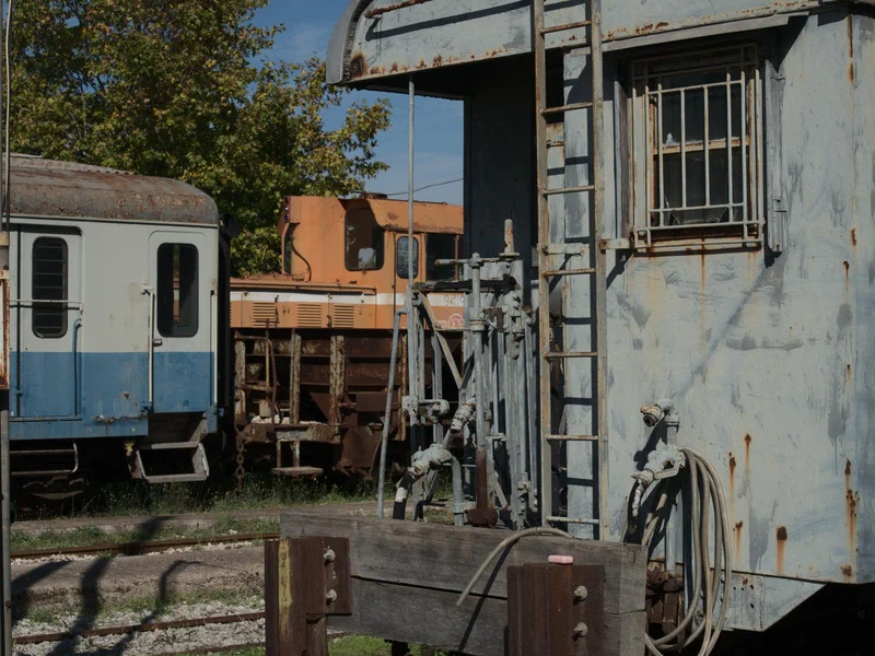 Some derelicts in Pyrgos station